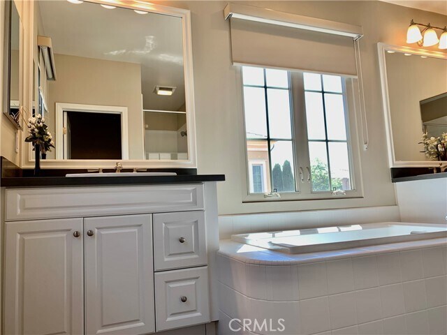 Building Photo - 81 Cipresso