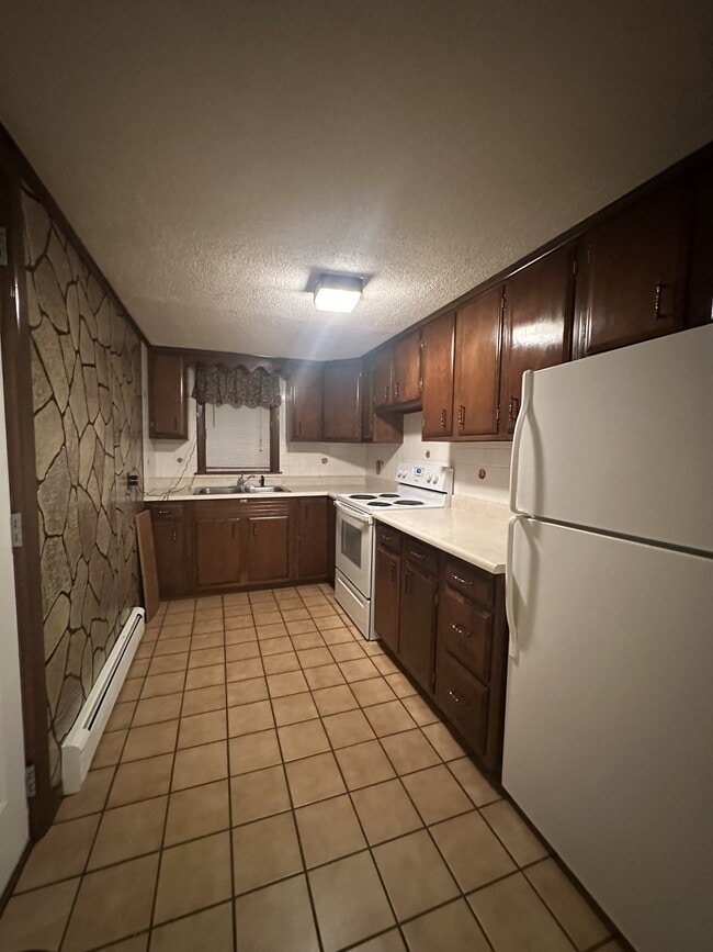 Building Photo - 111 Oak St