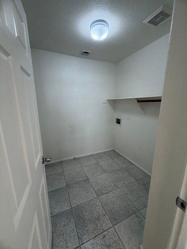 Building Photo - Desirable Arrowhead Ranch Home