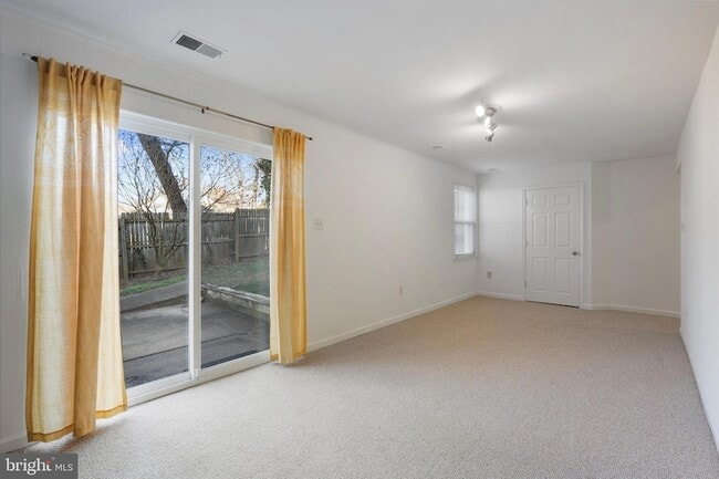 Building Photo - 2636 East Side Dr