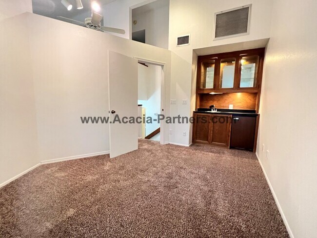 Building Photo - Fantastic 3 bed room 2 bathroom