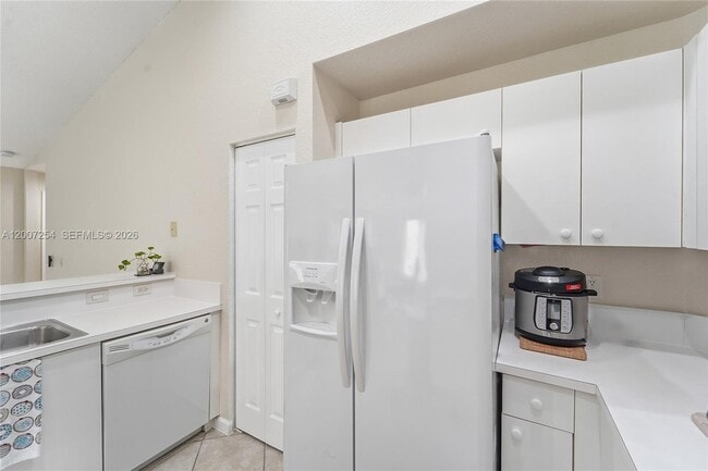 Building Photo - 1004 Golden Cane Dr