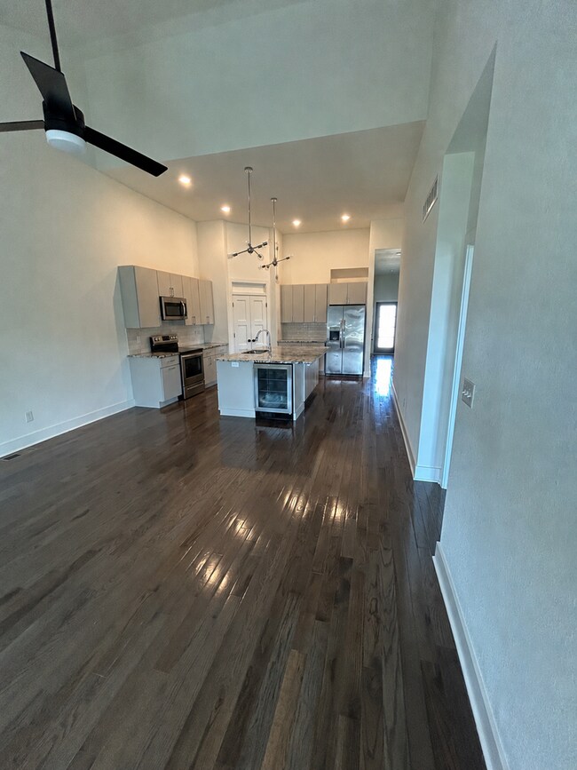 Building Photo - 109-111 Oakwood Ct