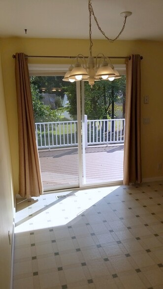 Dining Area - 529 Strawberry Hill Rd