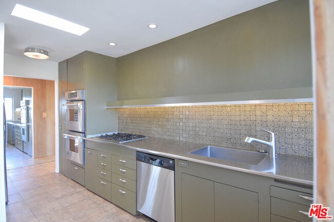 Building Photo - 8895 Appian Way