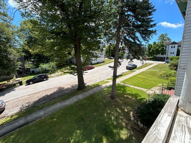 Building Photo - 212 Tinkler St