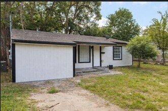 Building Photo - 4015 Hartel St