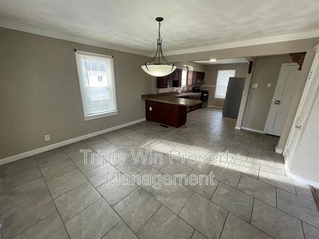 Building Photo - 19 S Schlueter Ave