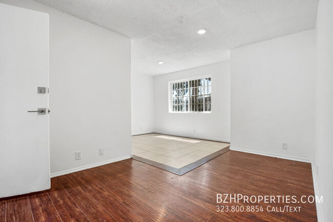 Building Photo - 7076 Lanewood Ave