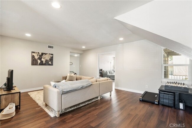 Building Photo - 215 E Navilla Pl
