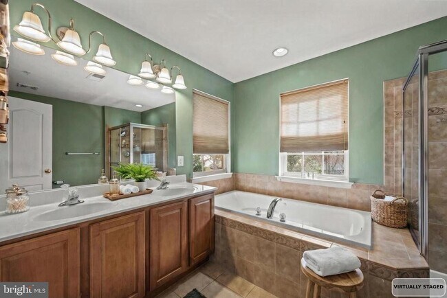 Building Photo - 735 Parev Way