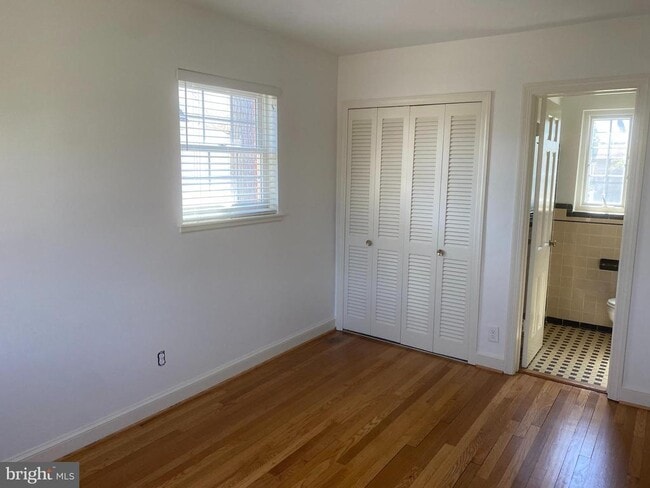 Building Photo - 716 N Overlook Dr