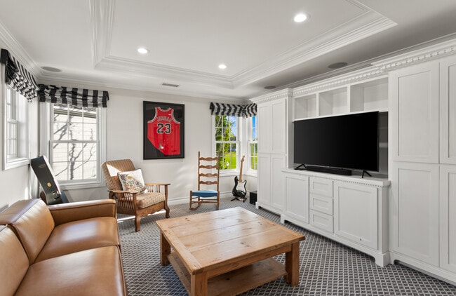 Building Photo - 13 Cape Danbury