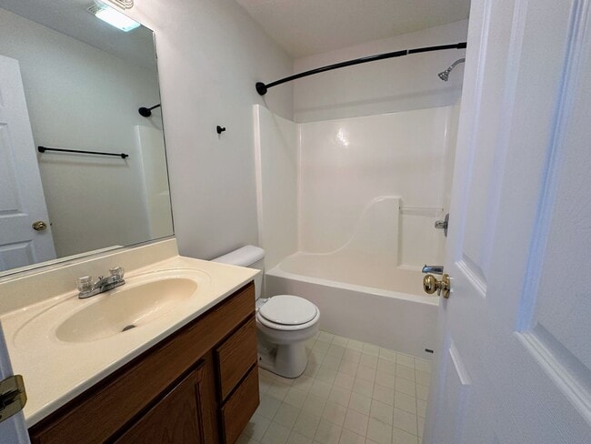 Building Photo - 703A Sunflower St