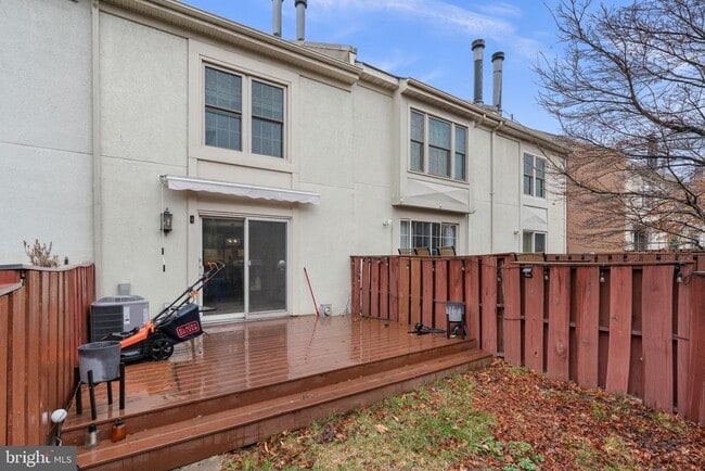 Building Photo - 1305 S Potomac St