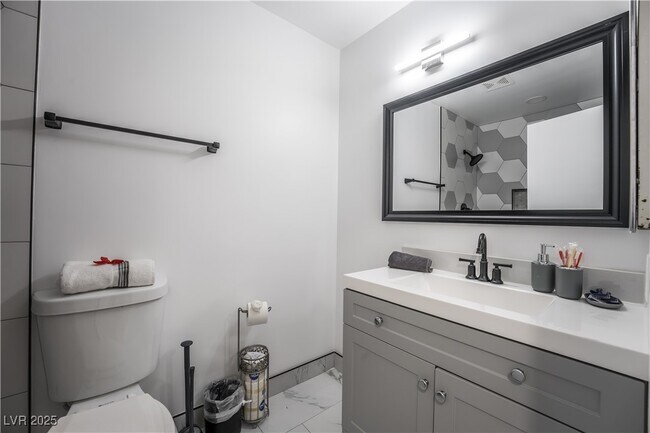 Building Photo - 2364 Belvedere Dr