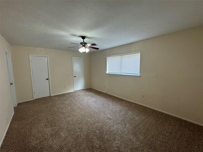 Building Photo - move in ready!