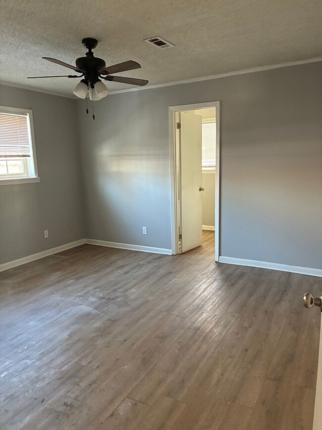 Building Photo - Spacious 4 Bedroom/3 Bath Family Home West End of Searcy