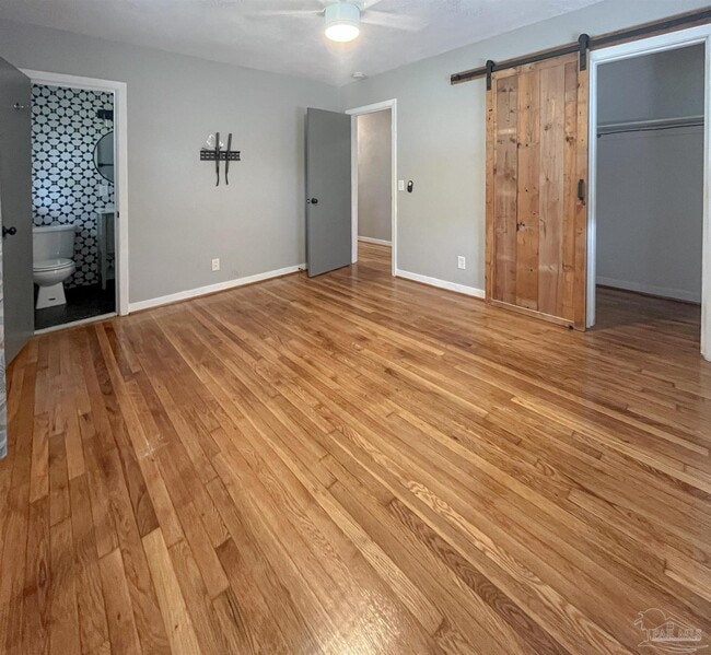 Building Photo - 5807 Aurora Ave