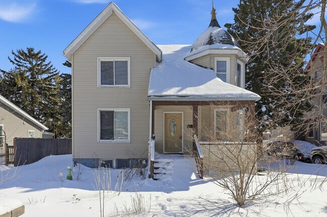 Building Photo - 5 Bedroom House in Manitowoc