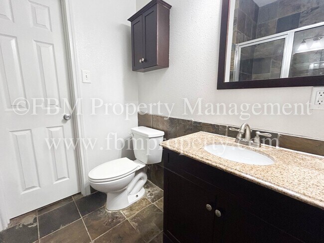 Building Photo - Hidden Creek Apartments, Unit E - Beautifu...