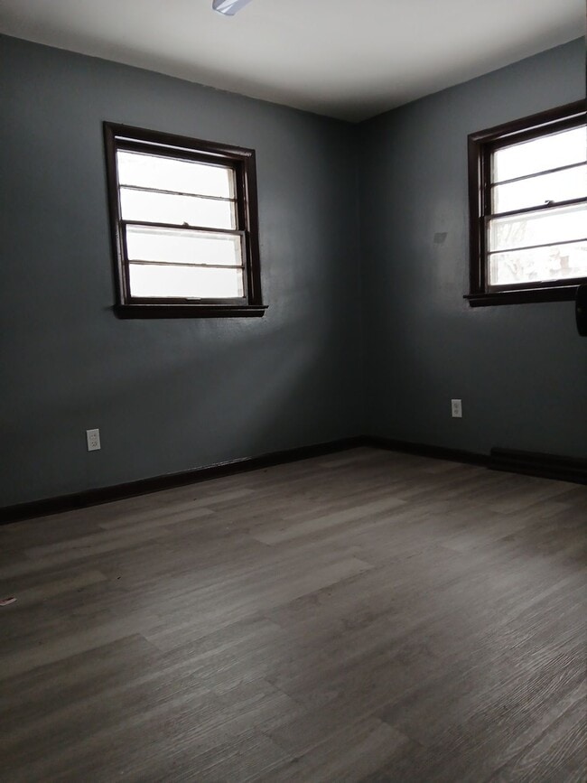 Building Photo - 1025 Irving Ave