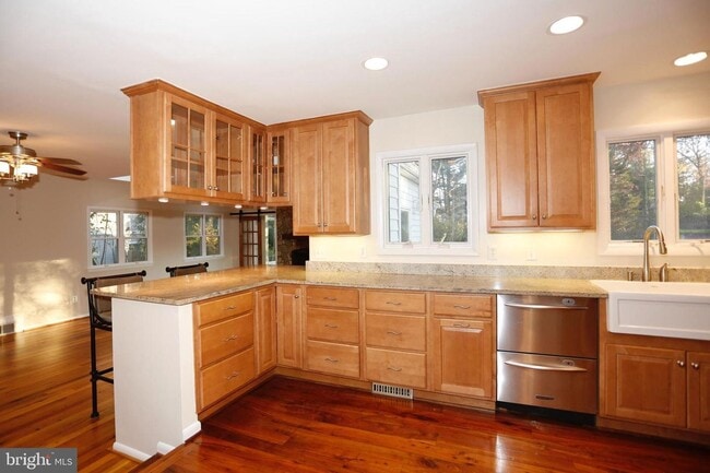 Building Photo - Wonderfull move-in ready property in a great Bethesda location