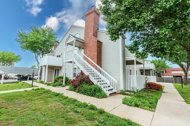 Building Photo - 2 Bed 2 Bath condo in great location!
