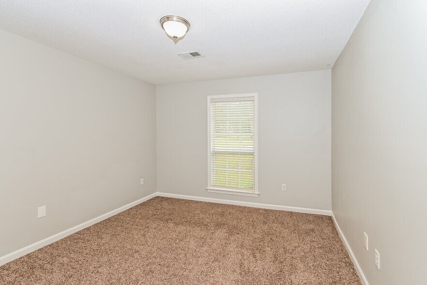 Building Photo - 252 Sandalwood Dr