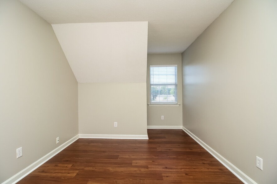 Building Photo - 1107 Lillian Ct