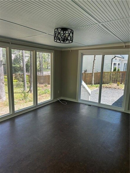 Building Photo - 265 Pebble Trail
