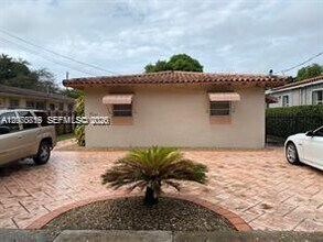 Building Photo - 1112 SW 65th Ave