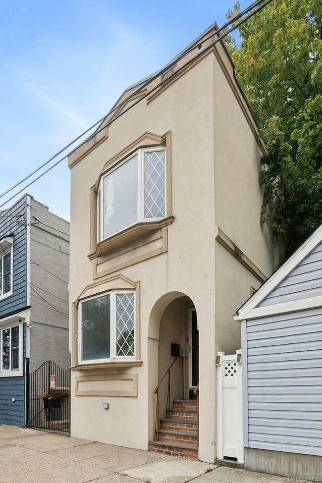 Building Photo - 78-09 77th Ave