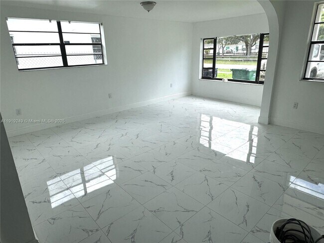 Building Photo - 10840 SW 222nd Dr