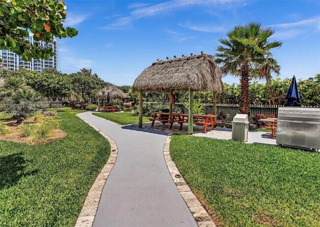 Building Photo - 6423 Collins Ave