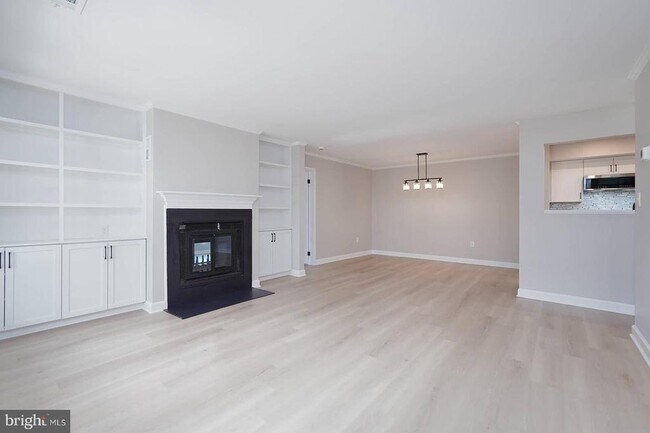 Building Photo - 20527 Shadyside Way