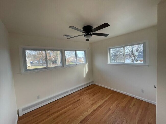 Building Photo - Charming 3-Bedroom Home with Finished Basement in Waterford Township