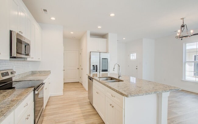 Building Photo - Like New End Unit Condo, 3 Bed 2.5 Bath