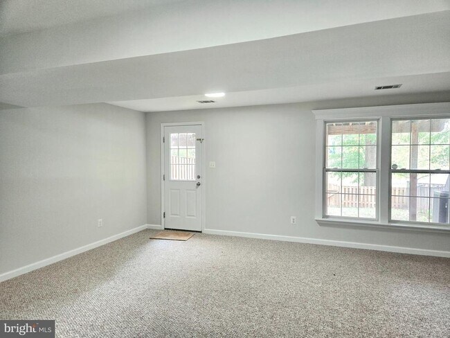 Building Photo - 43283 Chokeberry Square