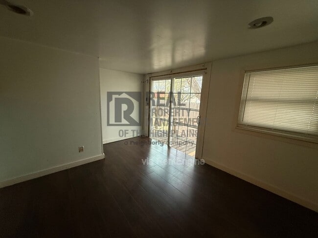 Building Photo - 103 Caliche St