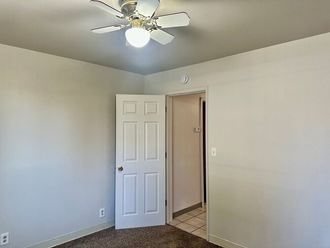 Building Photo - Large 3-Bedroom, 1-Bath Duplex with ALL UT...