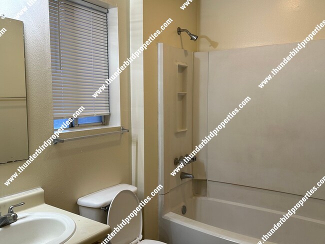 Building Photo - Great NW home
