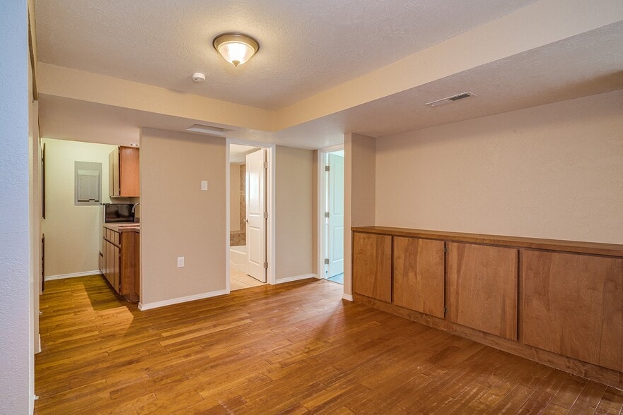 Building Photo - 7140 Buckhorn Ln