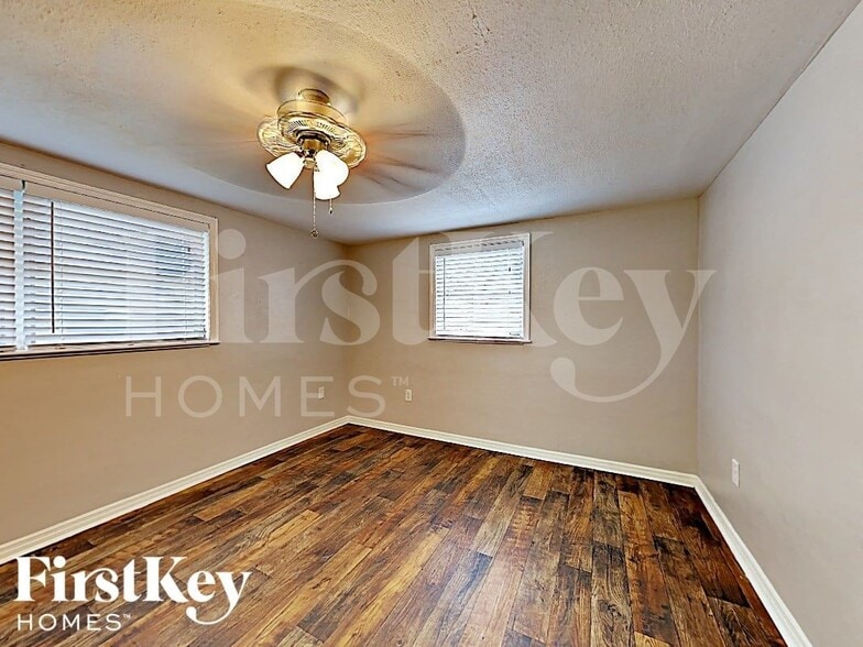 Building Photo - 9220 Lido Ln