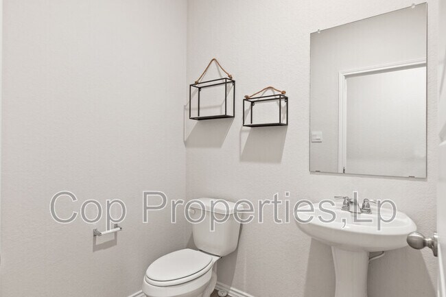 Building Photo - 374 Wayne Wy