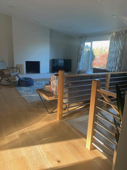 Building Photo - 104 NW Royal Ct