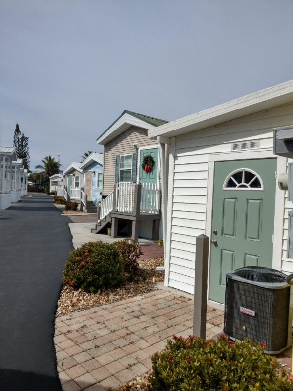 Building Photo - 2580 NE Indian River Dr