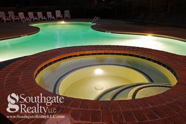 Building Photo - Woodshire Duplexes & Townhomes