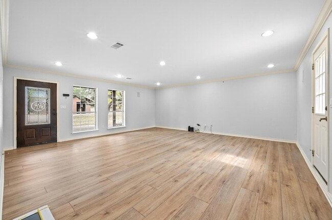 Building Photo - 140 Barton Ranch Cir
