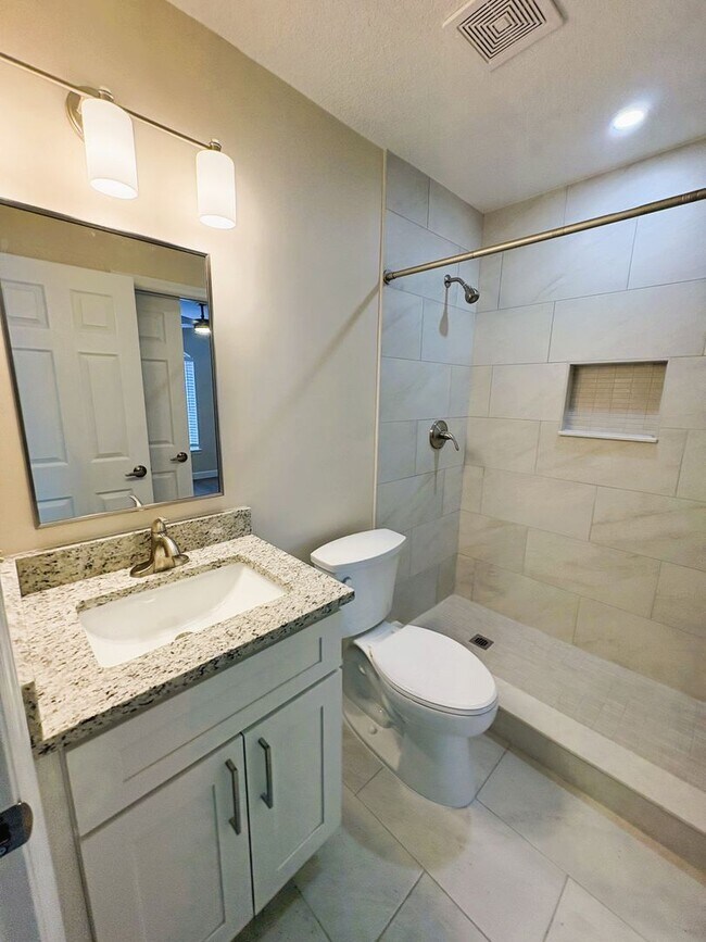 Building Photo - 519 Carambola Ave